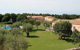 Sizilien 35 G&auml;stezimmer mit Pool Masseria degli Ulivi