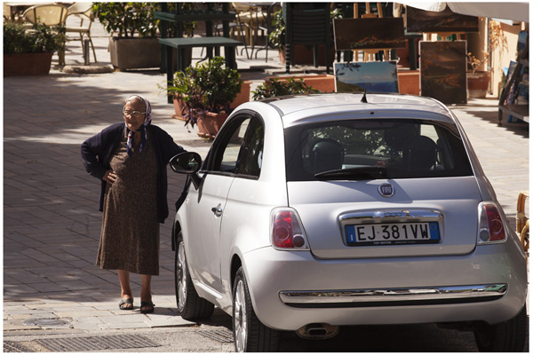 C Franz+Ursula W-Casa Giovanna-Alte Frau mit Cinquecento Slider