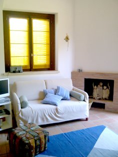 Villa-carrubo-wohnzimmer-mit-kamin