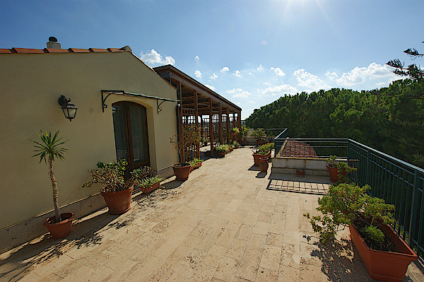 Casa-marianna-terrasse-hinten-neu