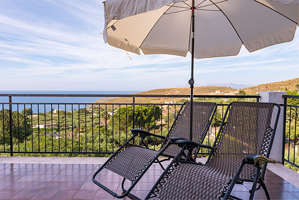 Villa-flora-terrasse-moebel