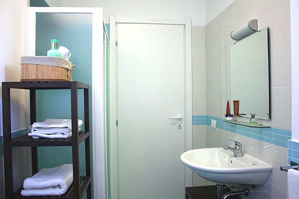 Villa-mediterranea-bad-mit-dusche