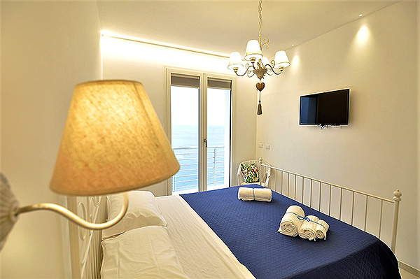 Rifugio-al-mare-og-schlafzimmer-mit-meerblick-2