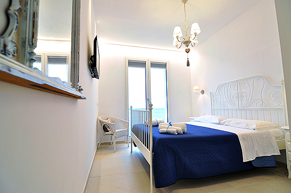 Rifugio-al-mare-og-schlafzimmer-mit-meerblick
