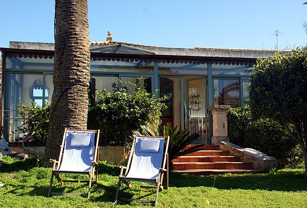 Syrakus-villa-pool