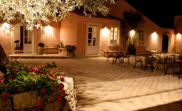 Masseria-degli-ulivi-cortile