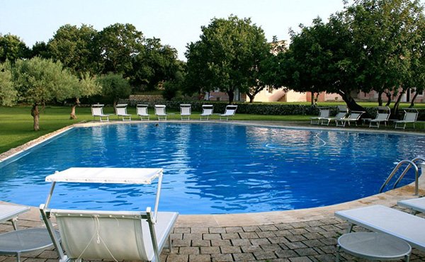 Masseria-degli-ulivi-pool