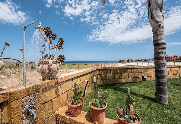 Villa-baia-marina-triloclale-außendusche