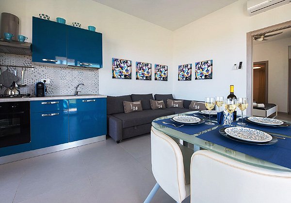 Villa-baia-marina-triolocale-küche-sofa