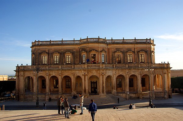 Noto rathaus