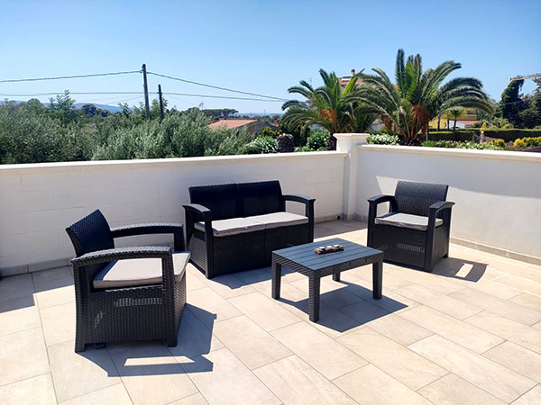 Villa-mar-dei-coralli-mobiliar-dachterrasse