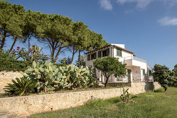 Villa-gialla-weiss